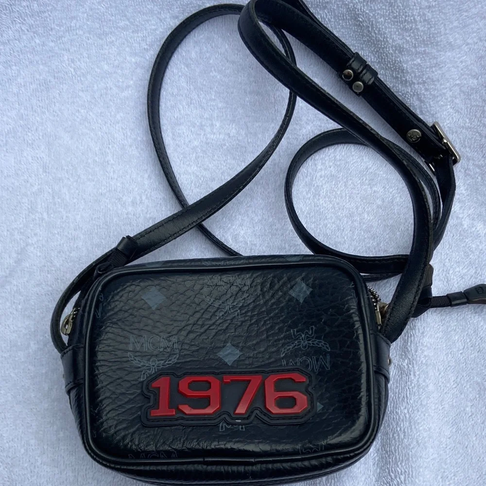 MCM Visetos "Lion 1976 Theme"
Crossbody Bag - Picture 2 of 13